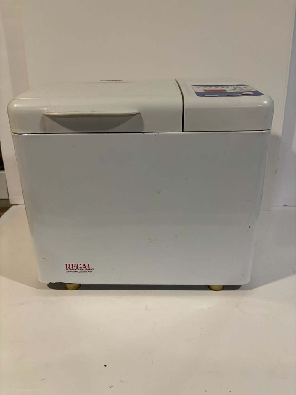 Regal Automatic Breadmaker Bread Machine Model K6751 with Guide & Cookbook